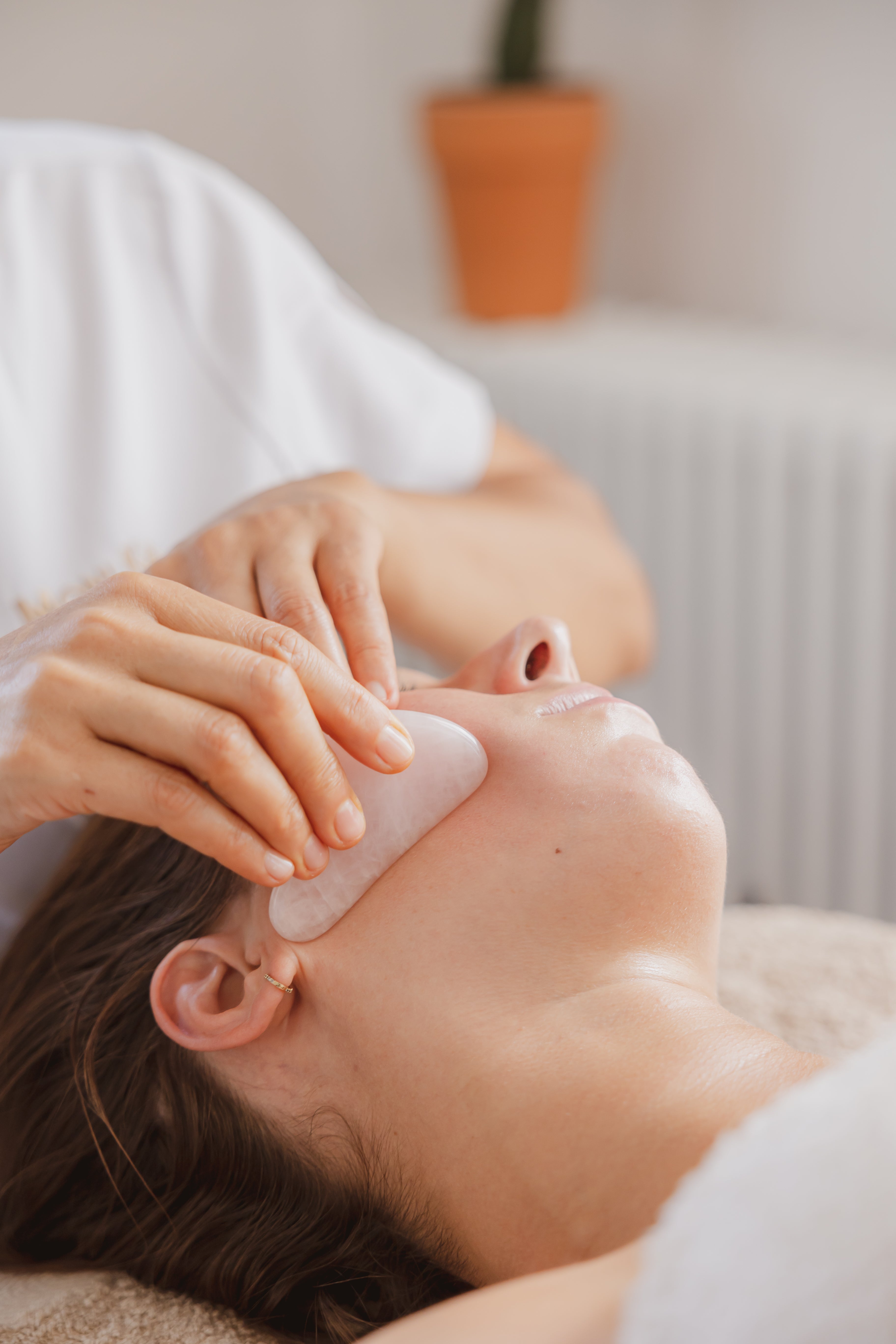 Gua Sha Visage et cou By Moni K Paris